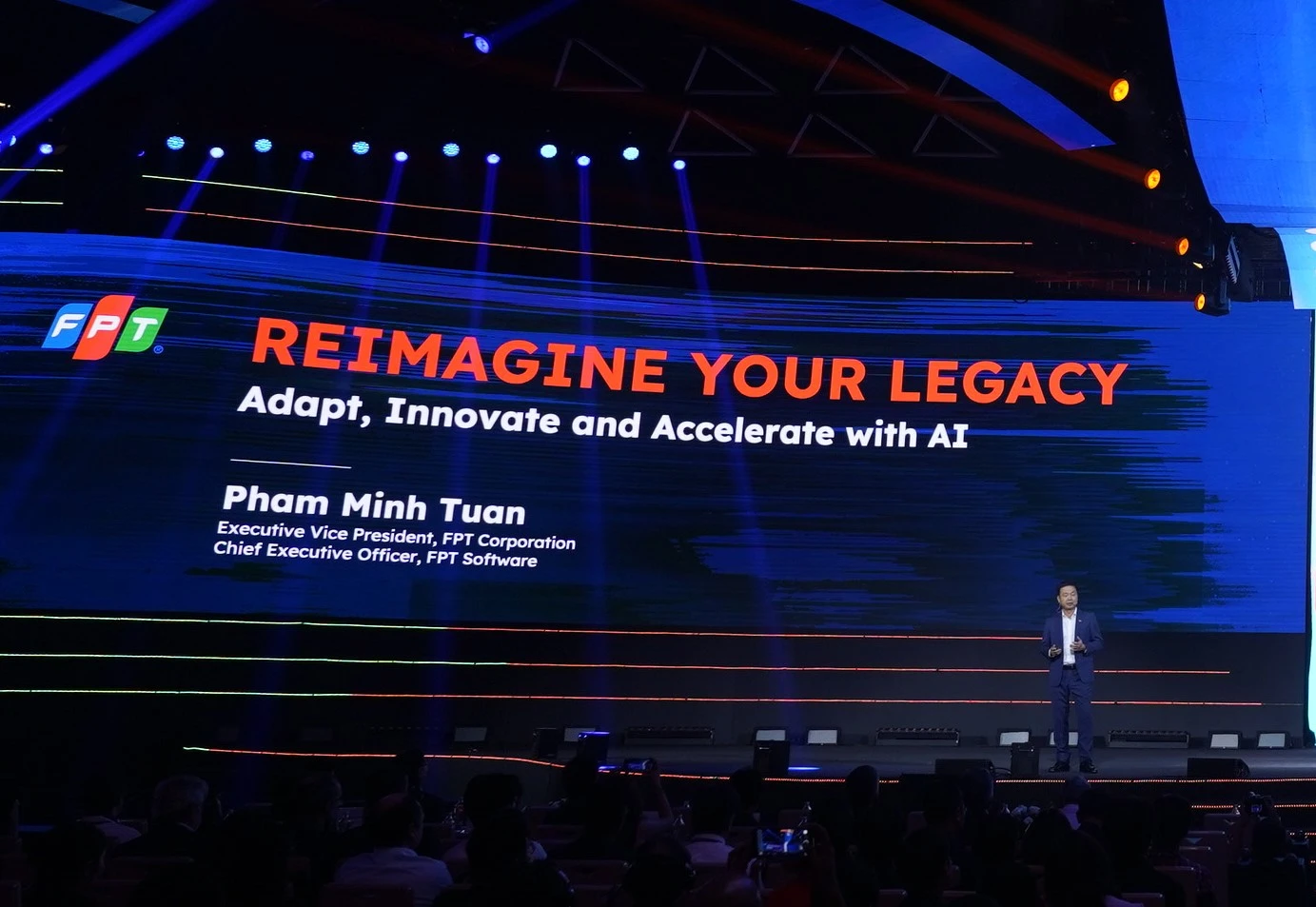 Mr. Pham Minh Tuan highlights AI-powered legacy modernization at FPT Techday 2024.